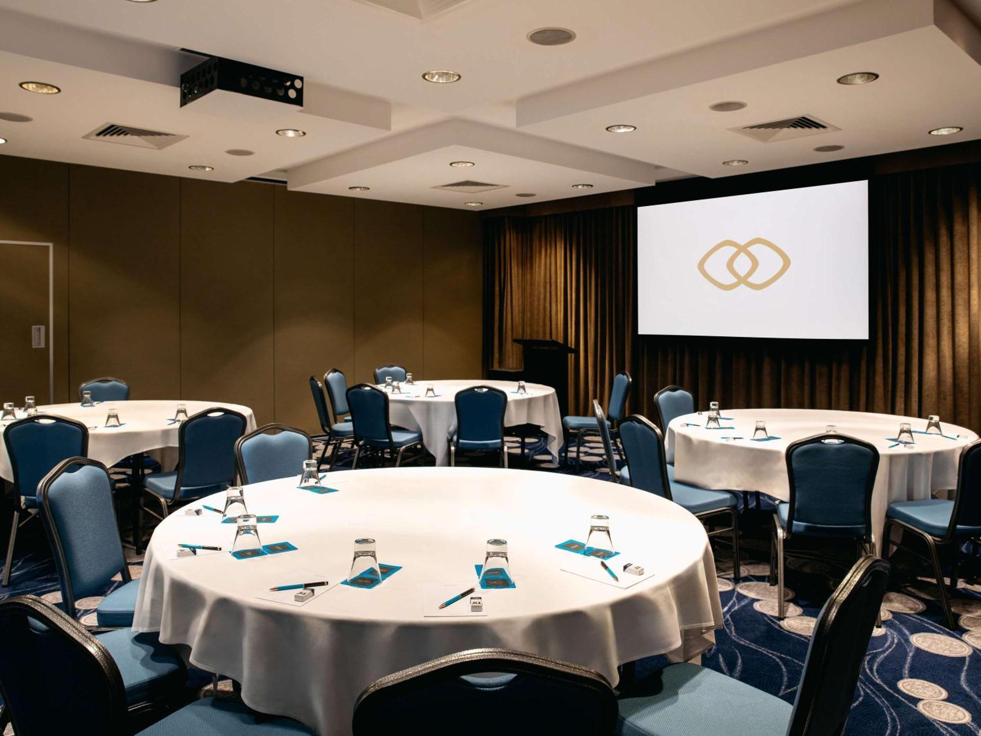 Sofitel Gold Coast Broadbeach Luaran gambar The meeting room