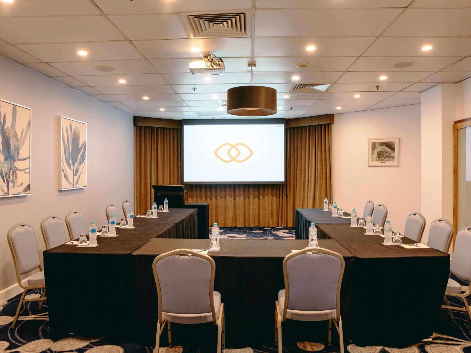 Sofitel Gold Coast Broadbeach Luaran gambar The meeting room at the hotel