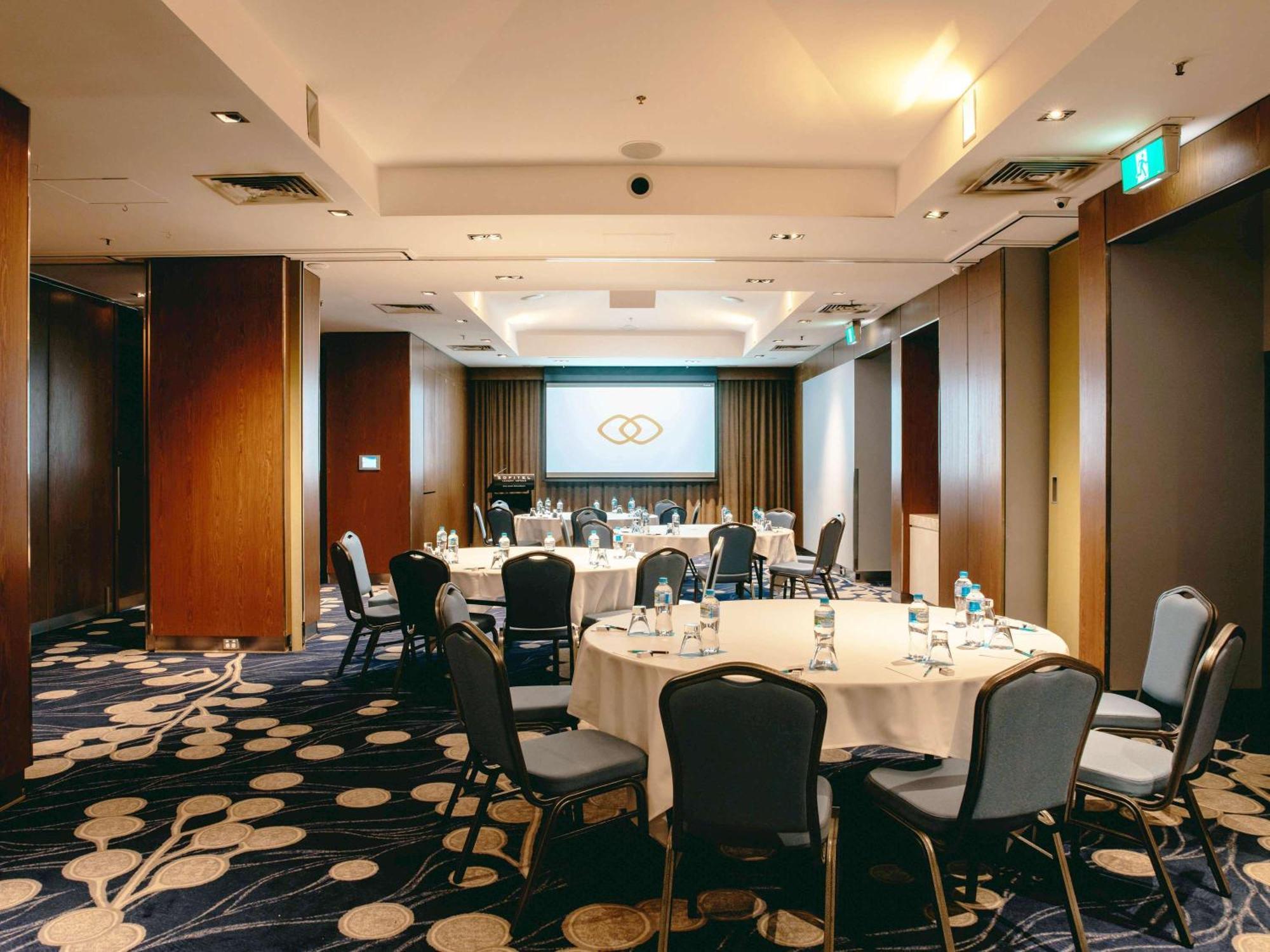 Sofitel Gold Coast Broadbeach Luaran gambar Meeting room at the hotel