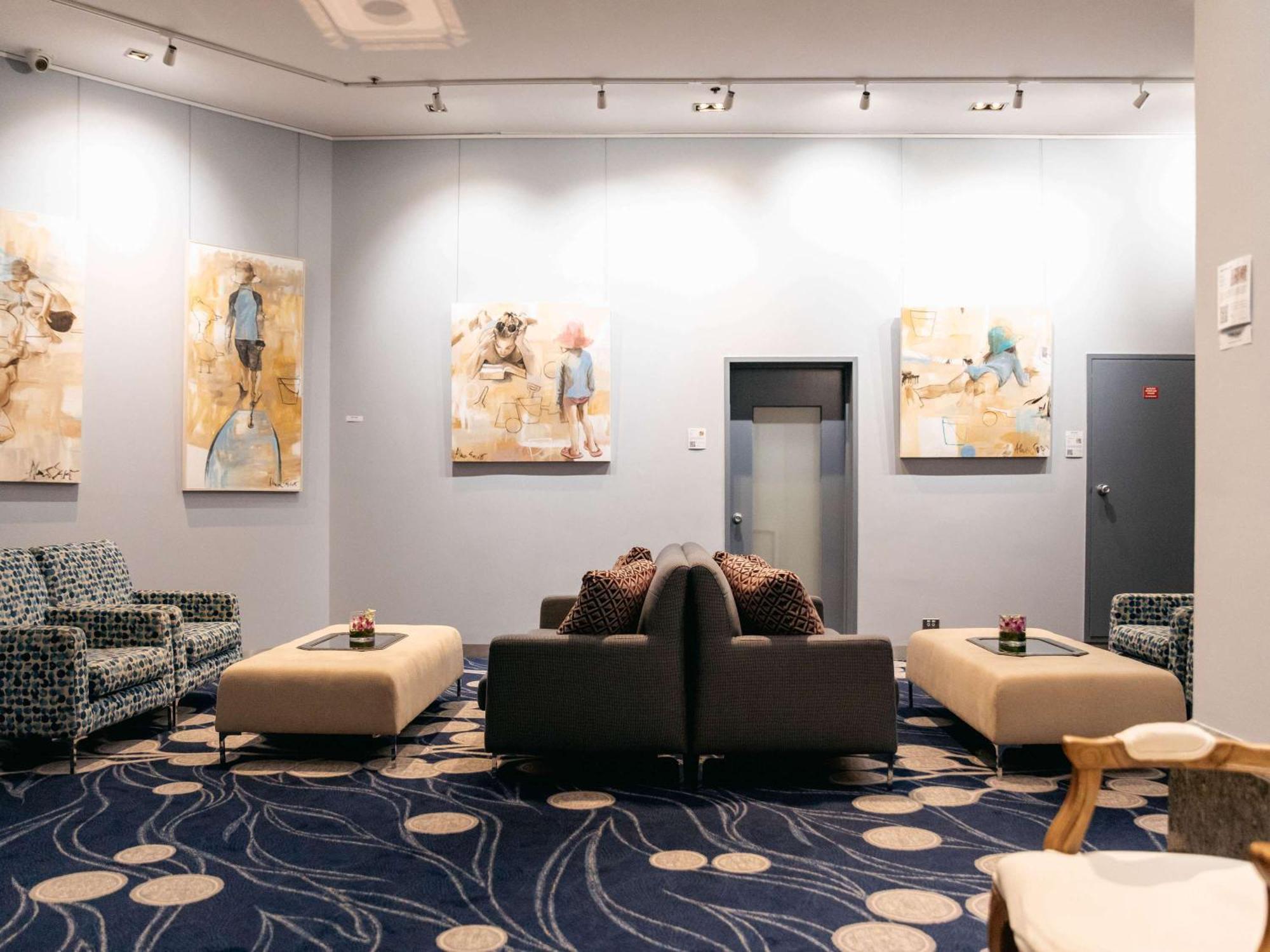 Sofitel Gold Coast Broadbeach Luaran gambar The lounge at the airport