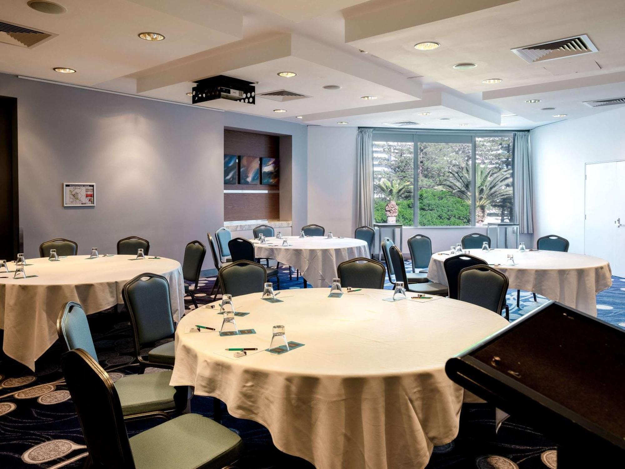 Sofitel Gold Coast Broadbeach Luaran gambar The meeting room