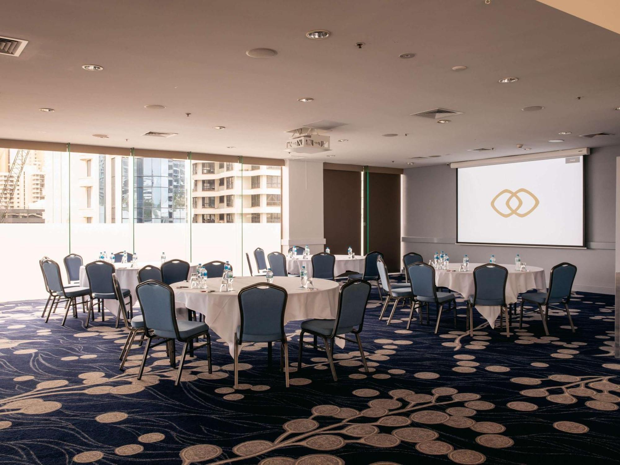 Sofitel Gold Coast Broadbeach Luaran gambar The Club's boardroom