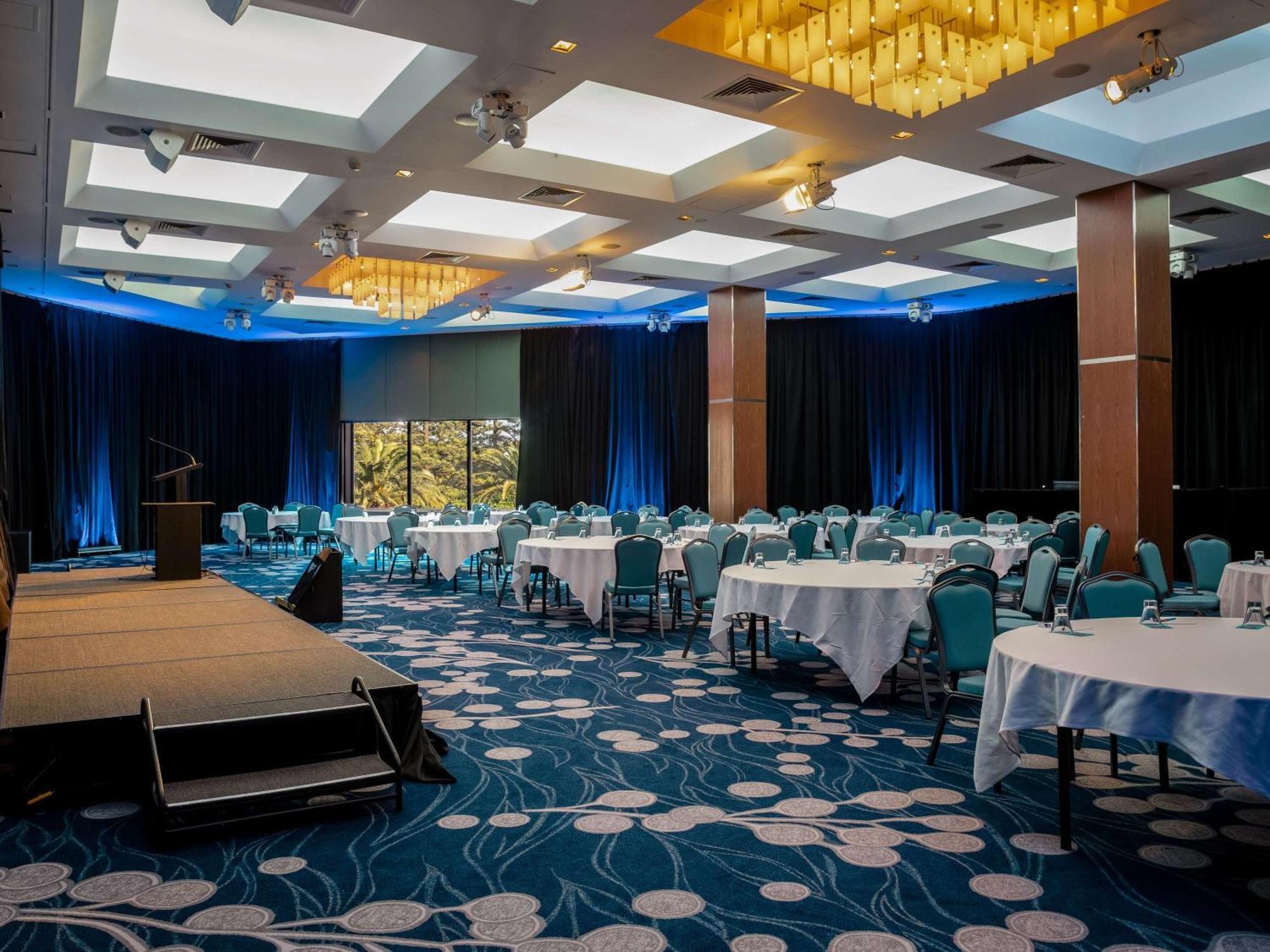 Sofitel Gold Coast Broadbeach Luaran gambar The ballroom at the Radisson Blu Hotel, Dublin Airport