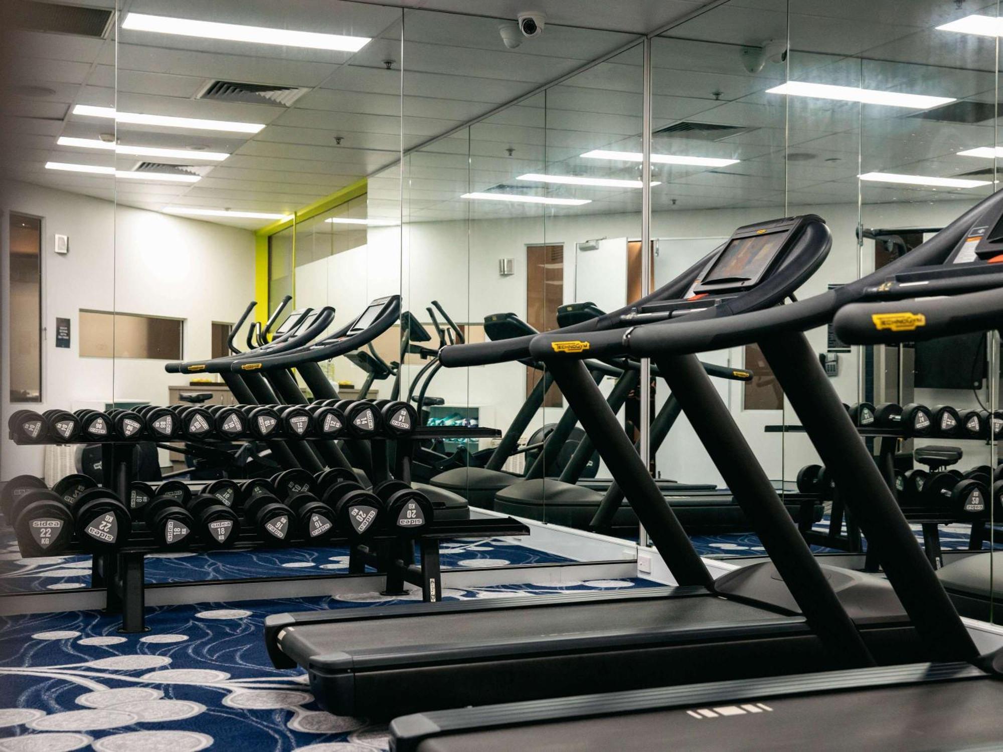 Sofitel Gold Coast Broadbeach Luaran gambar The gym at the hotel