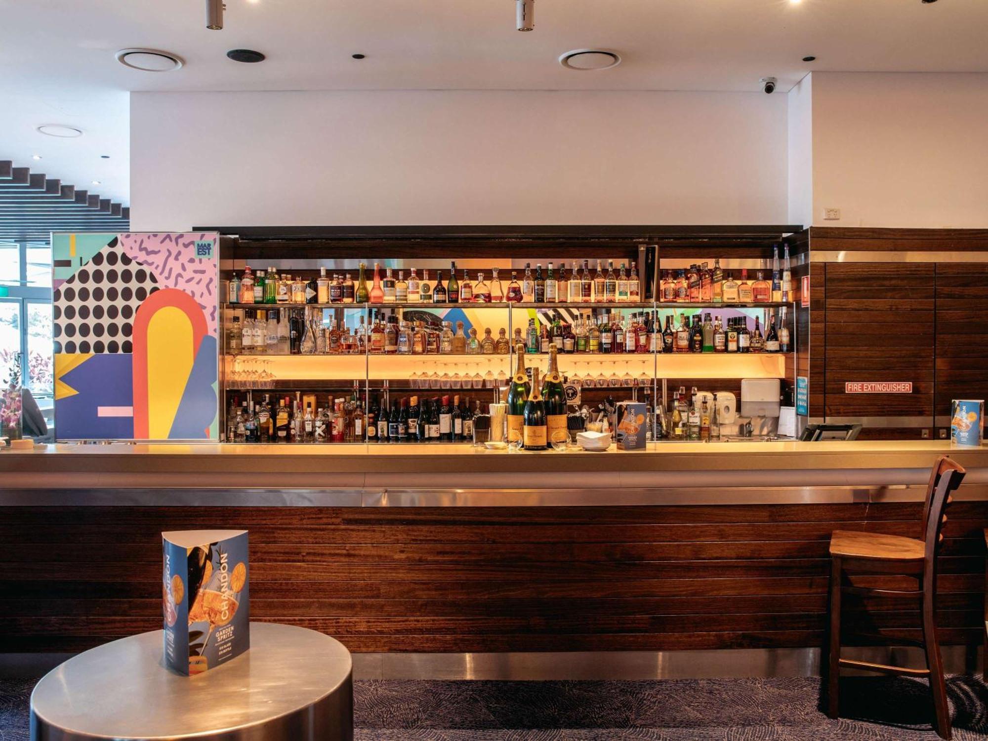 Sofitel Gold Coast Broadbeach Luaran gambar The bar at the National Theatre