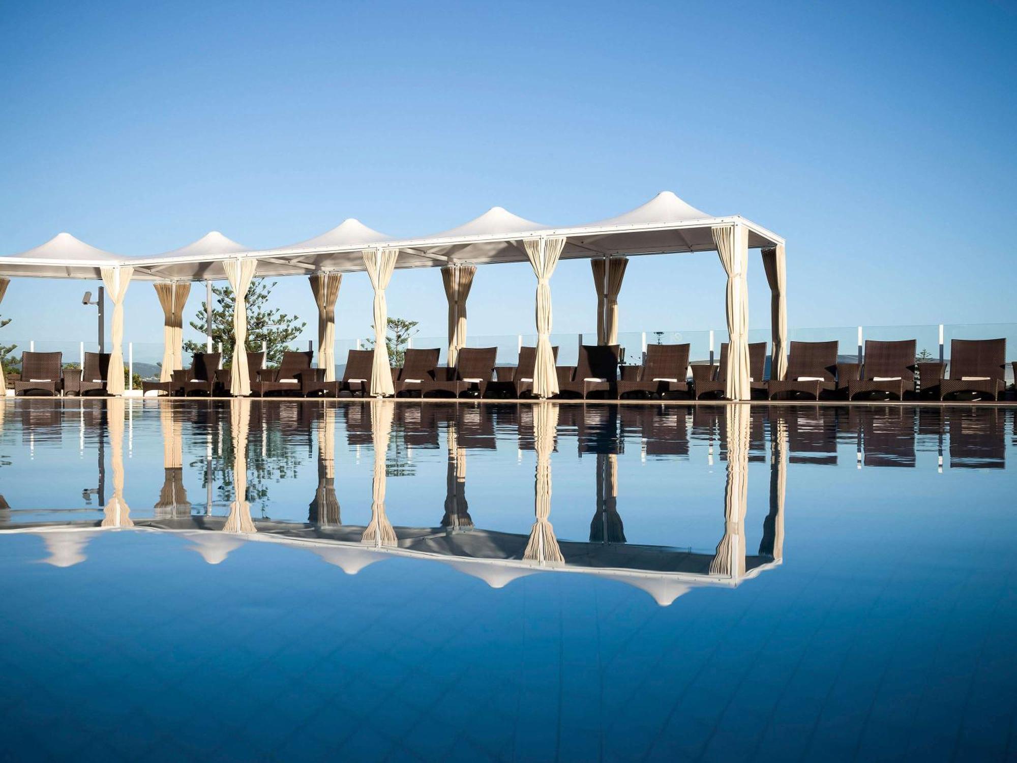 Sofitel Gold Coast Broadbeach Luaran gambar The pool at the hotel