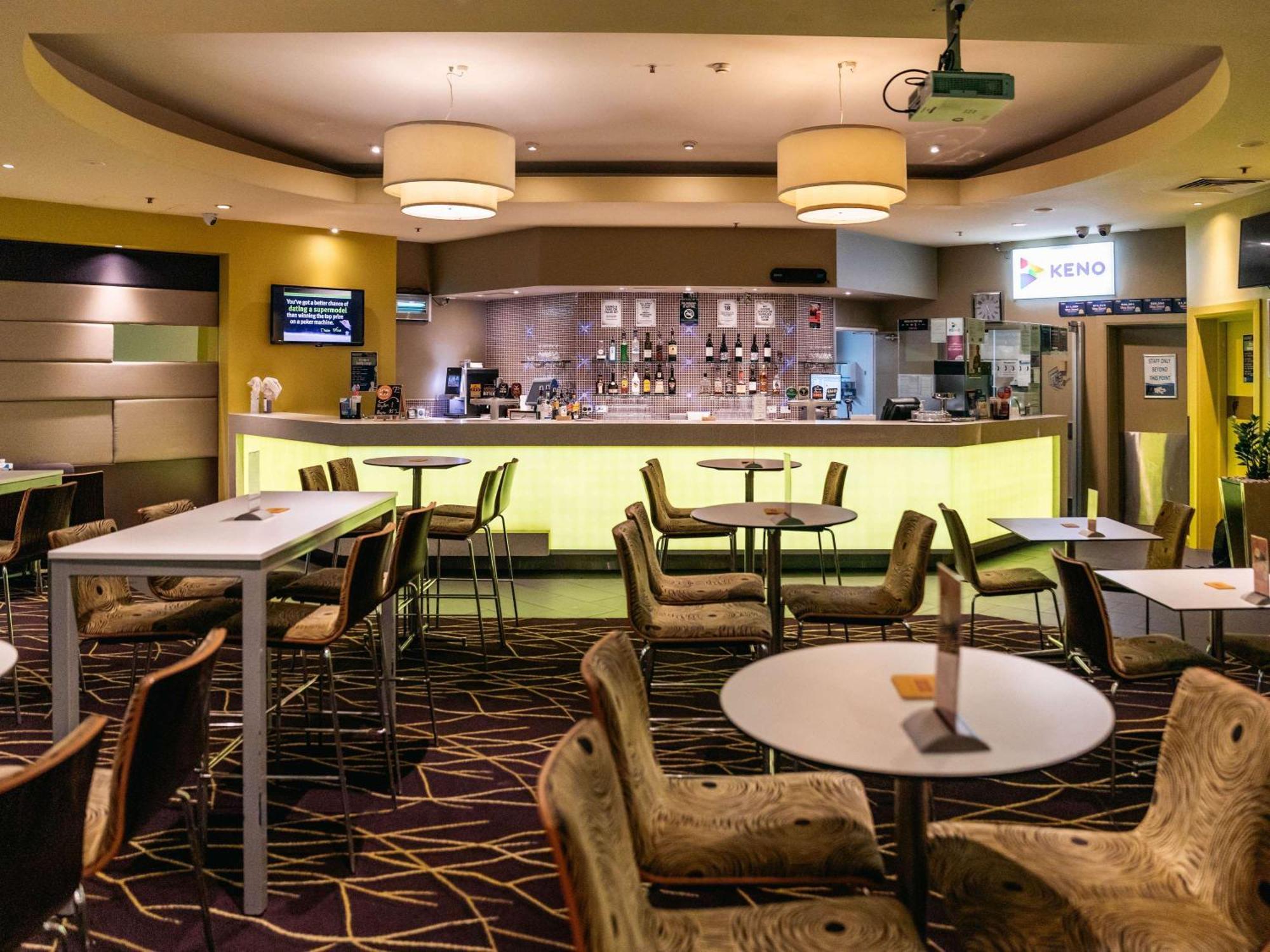 Sofitel Gold Coast Broadbeach Luaran gambar The lounge at the airport